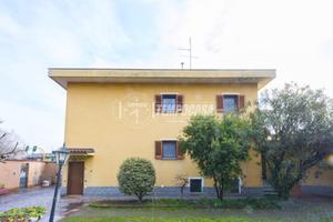 VILLA INDIPENDENTE CON AMPIO GIARDINO