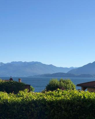Bilocale arredato con vista lago