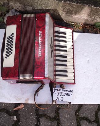 Fisarmonica depoca 32 bassi con n A B