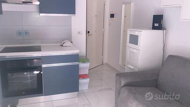 Monolocale con balconcino (via nicolardi 224)