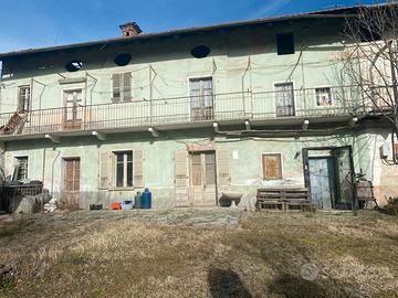 Caseggiato con appartamenti