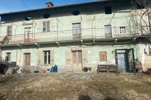 Caseggiato con appartamenti