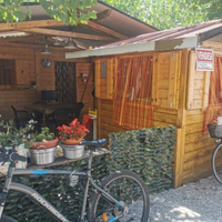 Roulotte stanziale con veranda e cucinino in legno