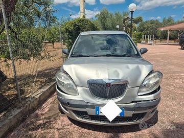 Lancia y