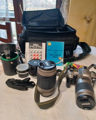 Fotocamera NIKON F 75 kit analogica. 