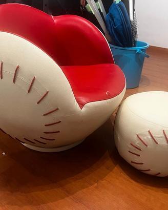 Poltrona girevole pouff a tema baseball no divano