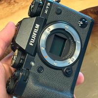 Fujifilm XT3 kit pro: 2 lenti + cage + extra