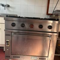Cucina professionale a gas 4 fuochi con forno