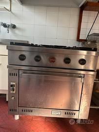 Cucina professionale a gas 4 fuochi con forno