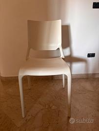 Sedie bianche scrubs