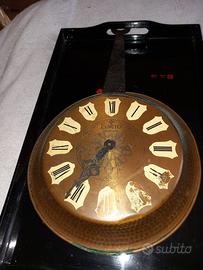 Orologio antico a forma di padella