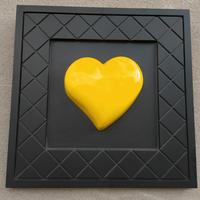 Heart in frame cuore giallo in cornice in legno co