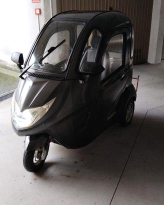 scooter cabinato UfoMagnum