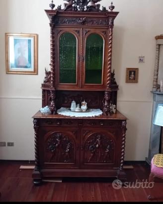 Antica credenza in noce