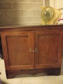 Credenza in legno restaurata