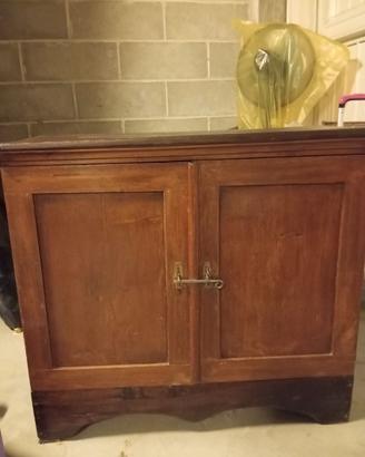 Credenza in legno restaurata