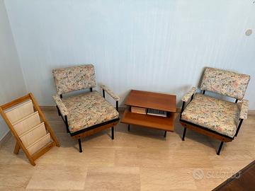 2 poltroncine con porta riviste