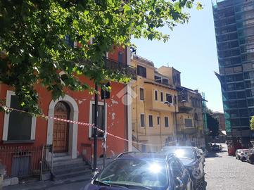 4 LOCALI A NOCERA INFERIORE