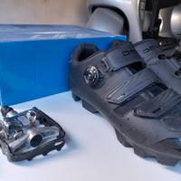 Scarpe e pedali per mountain-bike 