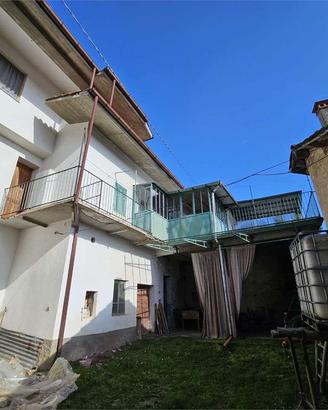 Casa nel borgo con terrazzo