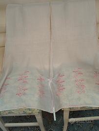 coppia tende ricamate a mano