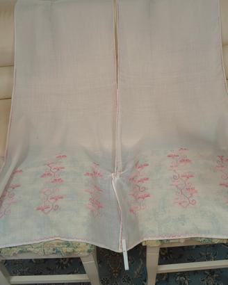 coppia tende ricamate a mano