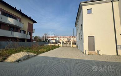 Porzione di villa in con taverna e box doppio