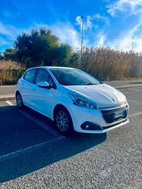 Peugeot 208 - 2015