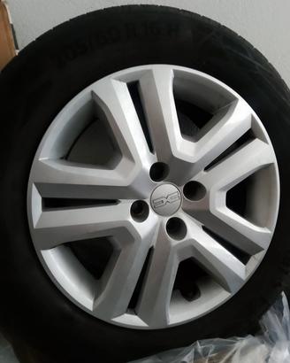 4 cerchi  R16 con gomme estive 