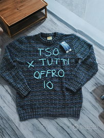 Maglione ricamato a mano