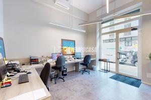 UFFICIO RISTRUTTURATO - CON DOPPIO INGRESSO