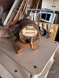 Bottiglia whisky con porta bicchieri