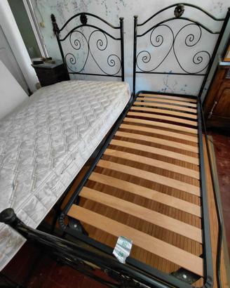 Struttura letto con reti di doghe