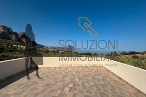 Garage con vista mare a Macari