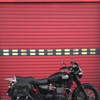 TRIUMPH Bonneville T100 .