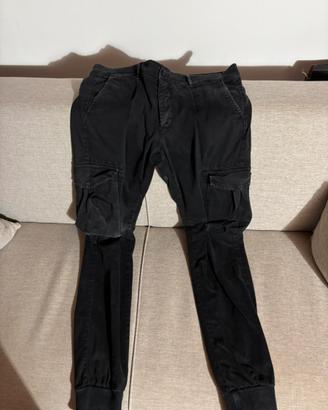 Pantaloni cargo
