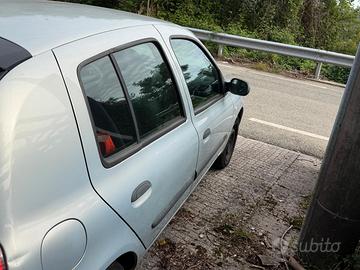 RENAULT CLIO 12 BENZINA 16V DEL 2003