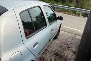 RENAULT CLIO 12 BENZINA 16V DEL 2003