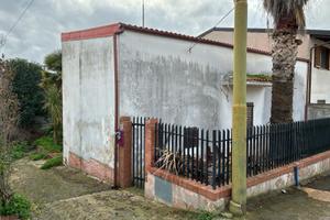 Abitazione selegas via roma con giardino