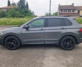 VOLKSWAGEN Tiguan R-Line Black Pack 2000 DSG
