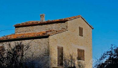 Vendita rustici e terreno a Prati Piani