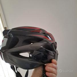 casco per monopattino e bici 