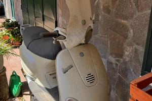 Vespa Piaggio ET4 150