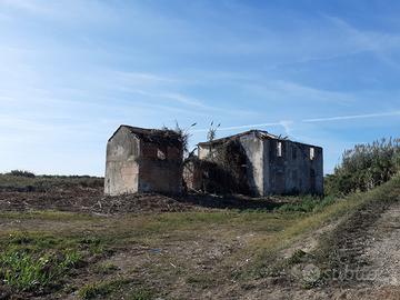 Terreno a 5 km da Viareggio con rustico