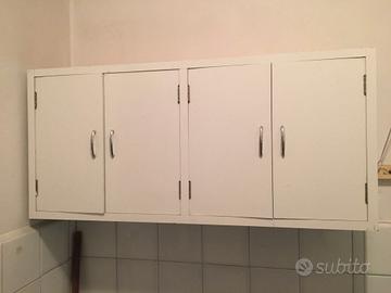 Armadietto-pensile per detersivi-lavanderia