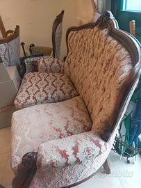 divanetto stile con due poltrone stoffa damascata 