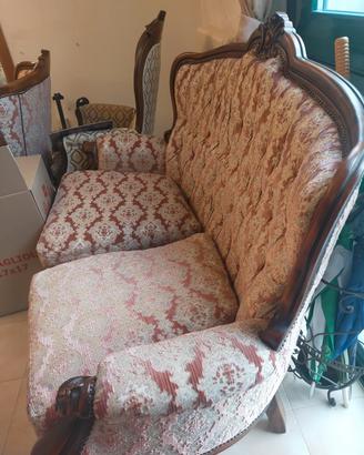 divanetto stile con due poltrone stoffa damascata 