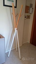 Attaccapanni da terra