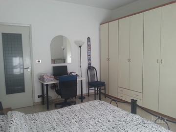 Ampia camera singola 470 /mese,