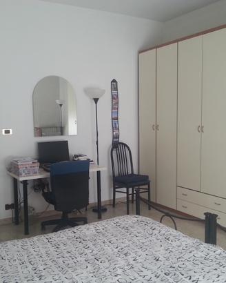 Ampia camera singola 470 /mese,